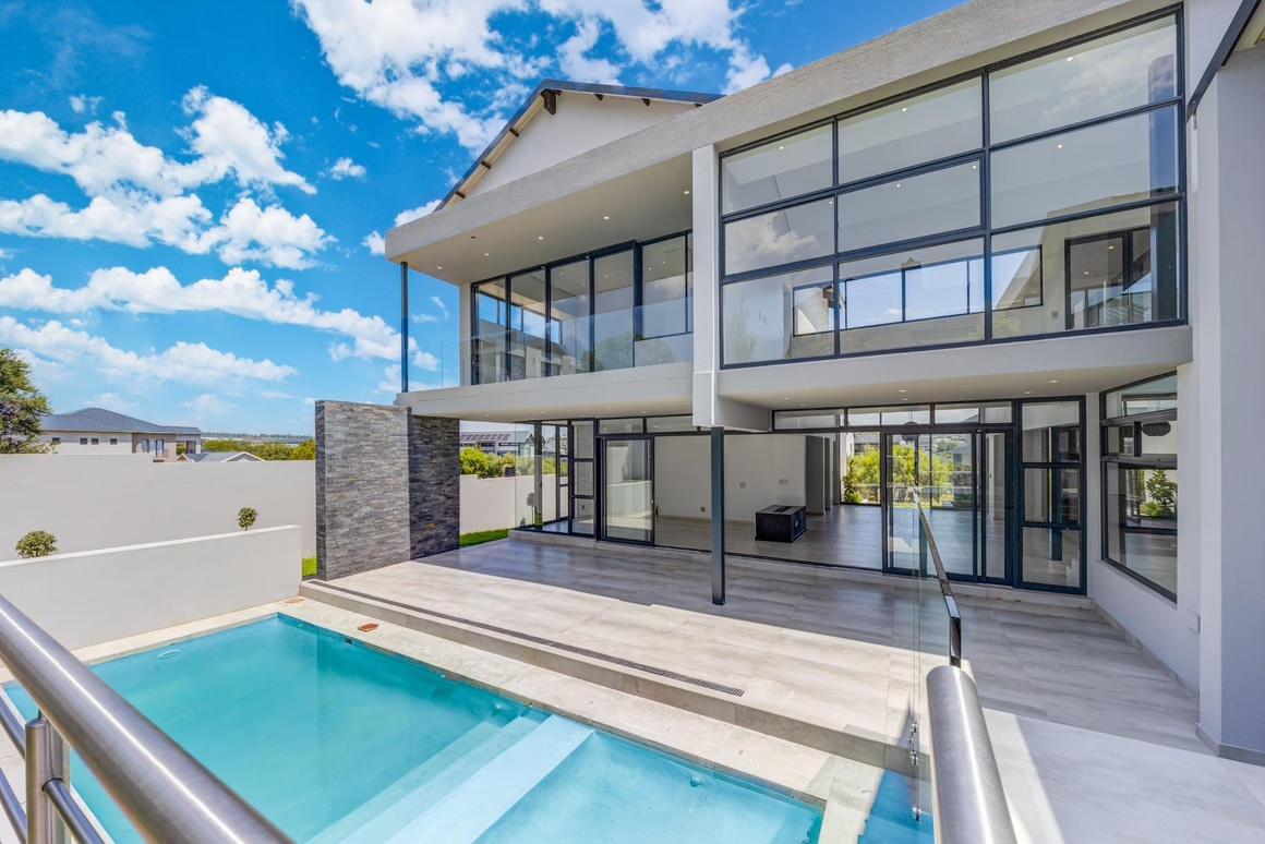 New-Build Entertainer's Home in Waterfall — photograph 4