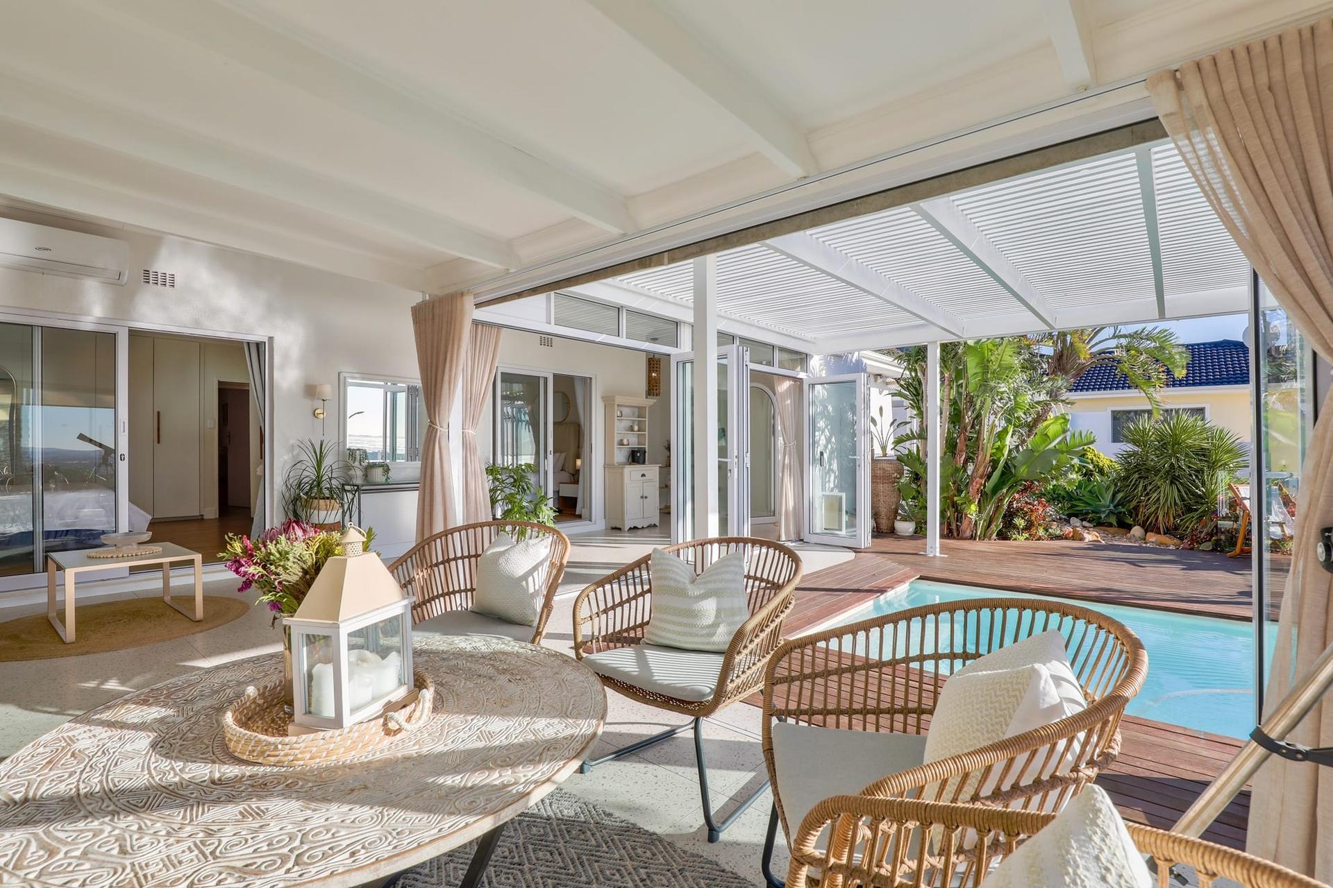 Mediterranean Luxury with Panoramic Ocean Views — photograph 3