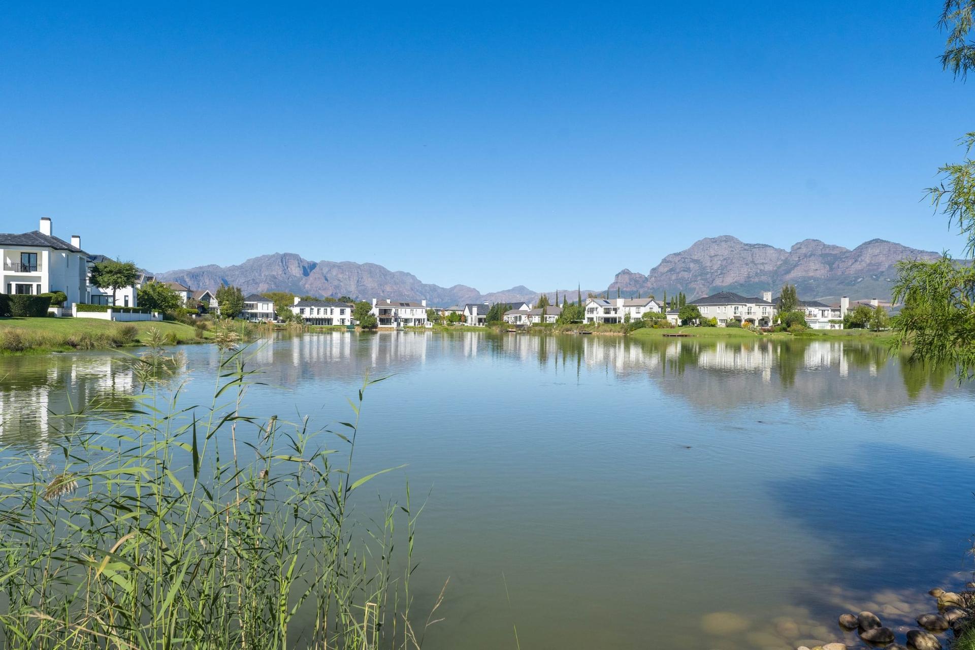 Val de Vie Lake-View Home — photograph 2