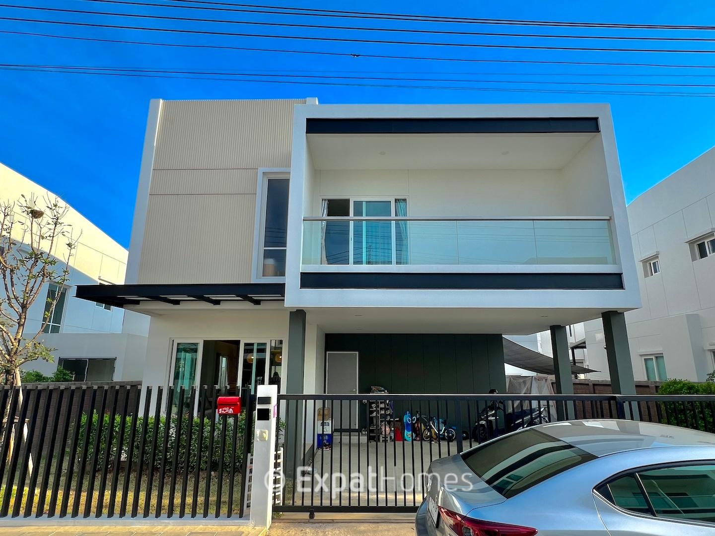 4-Bedroom House in Chiang Mai — photograph 1