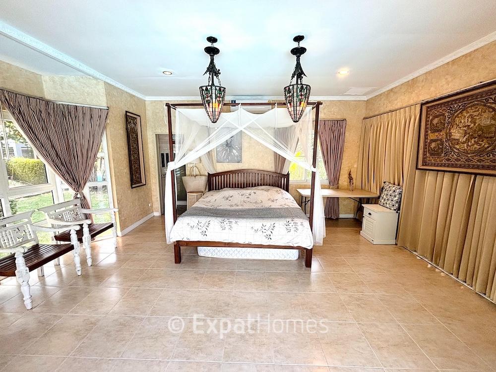 5-Bedroom House in Chiang Mai — photograph 4
