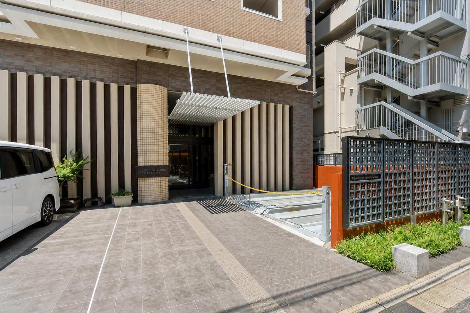 Urban Life Forms Karasuma-Oike — photograph 4