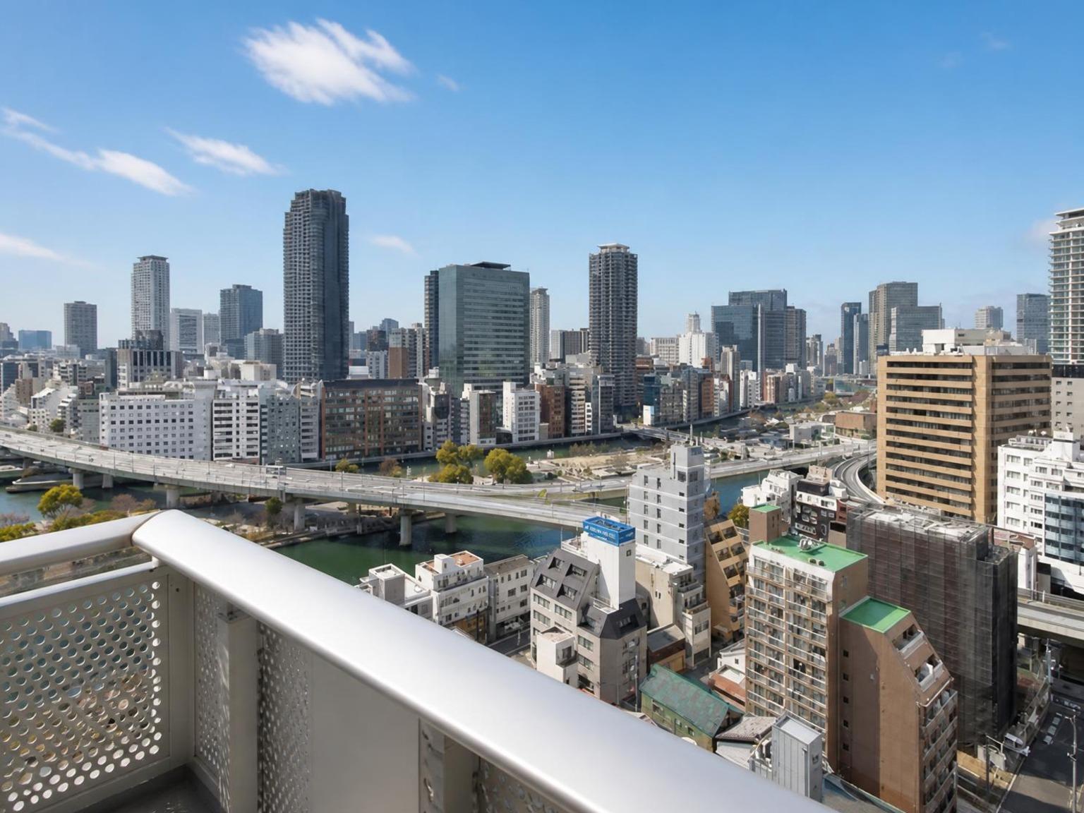 Genis Osaka EAST — photograph 2