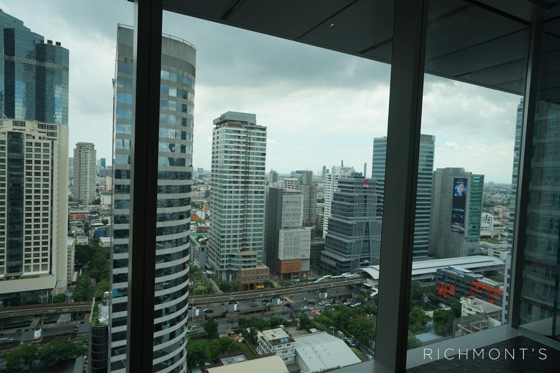 Furnished Three-Bedroom Branded Residence with Balcony in Bangkok, Thailand — photograph 4