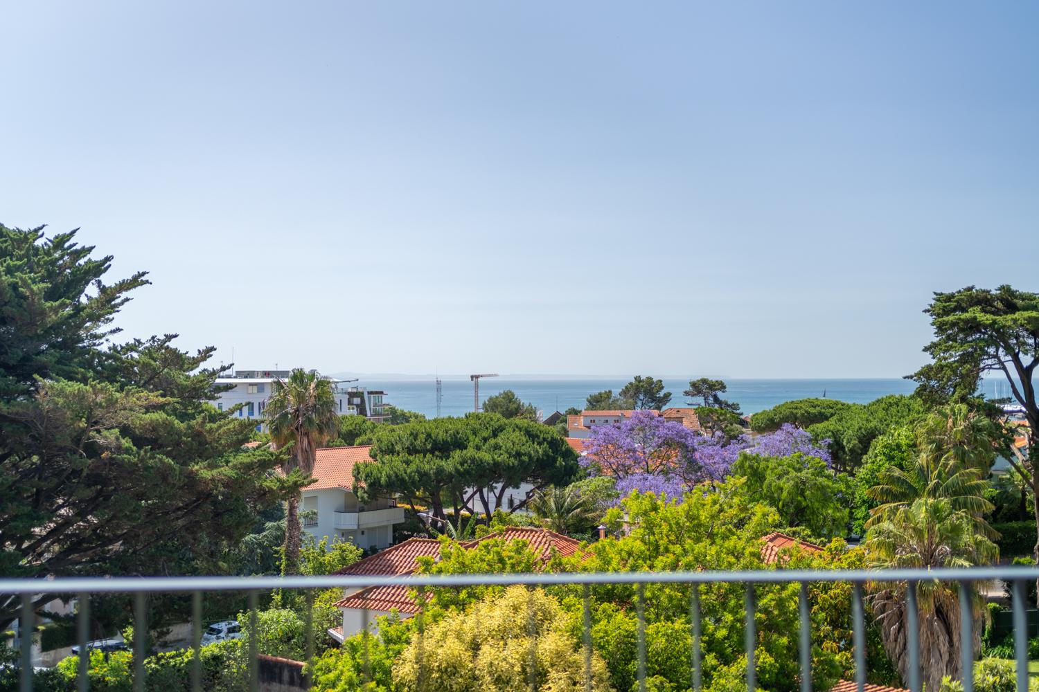 3-Bedroom Penthouse in Cascais — photograph 2