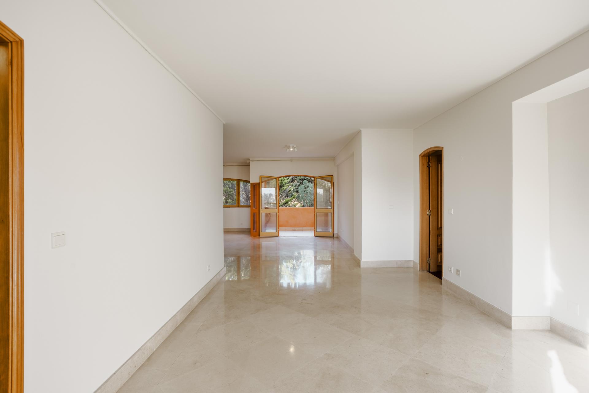 3-Bedroom Apartment with Pool in Cascais — photograph 4
