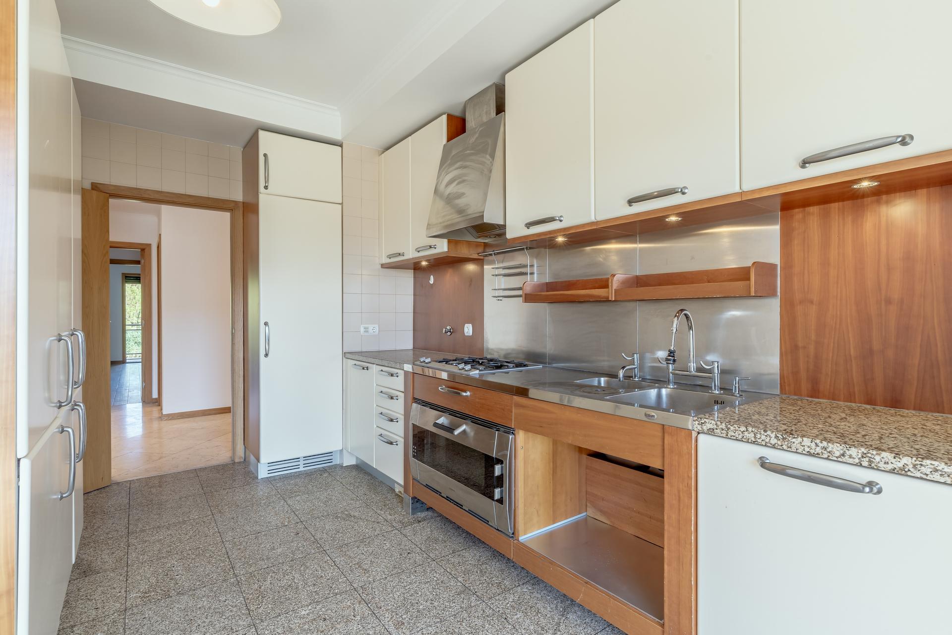 3-Bedroom Apartment in Belém, Lisboa — photograph 2