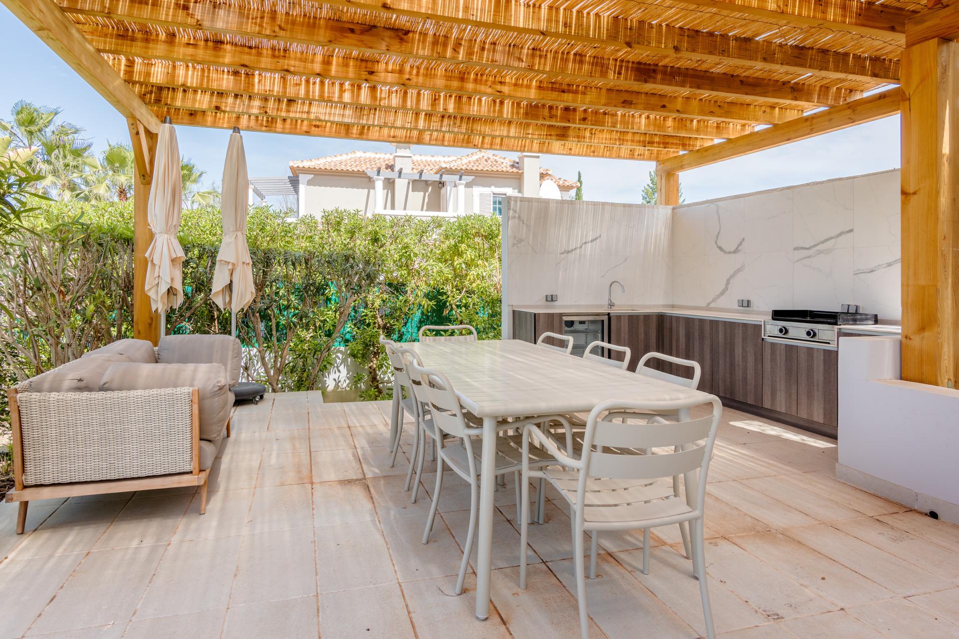 4-Bedroom House with Terrace in Loulé — photograph 3