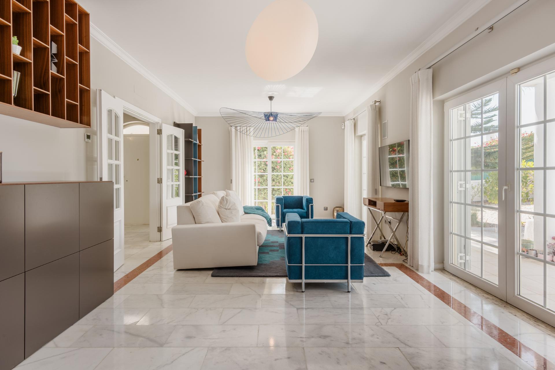 4-Bedroom House with Terrace in Loulé — photograph 5