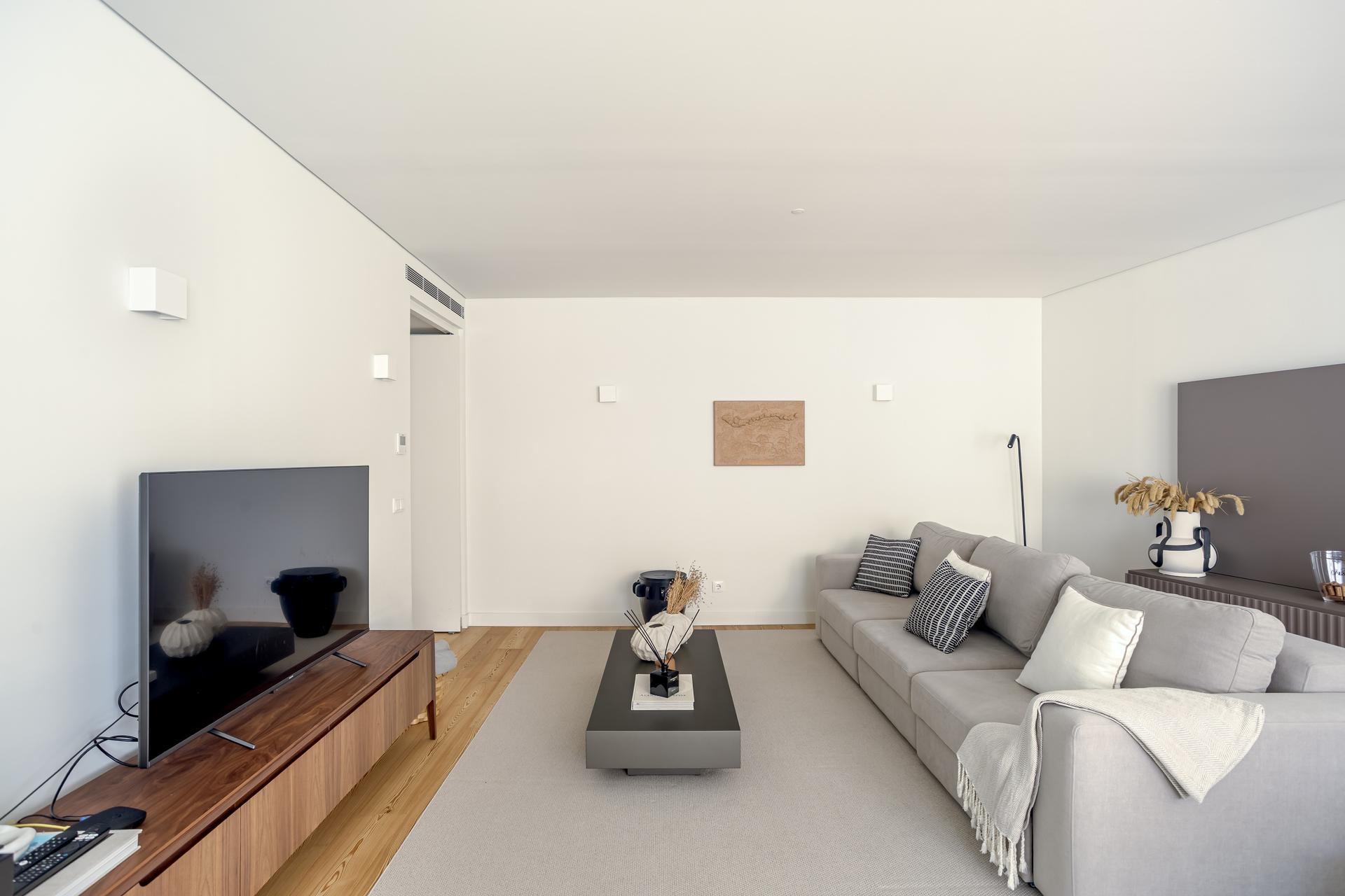 3-Bedroom Apartment with Pool in Lisboa — photograph 5