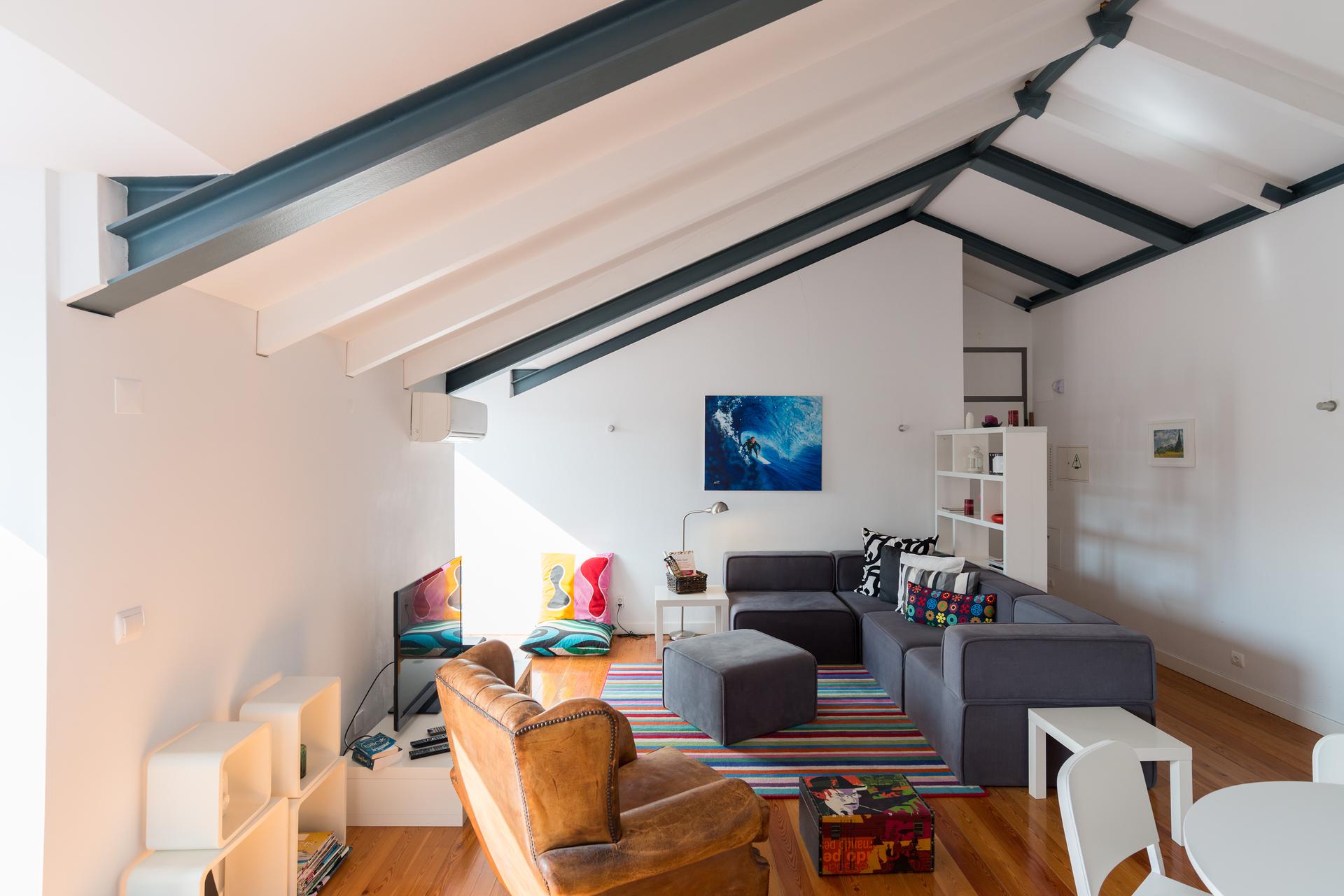 2-Bedroom Apartment in Chiado, Lisboa — photograph 3