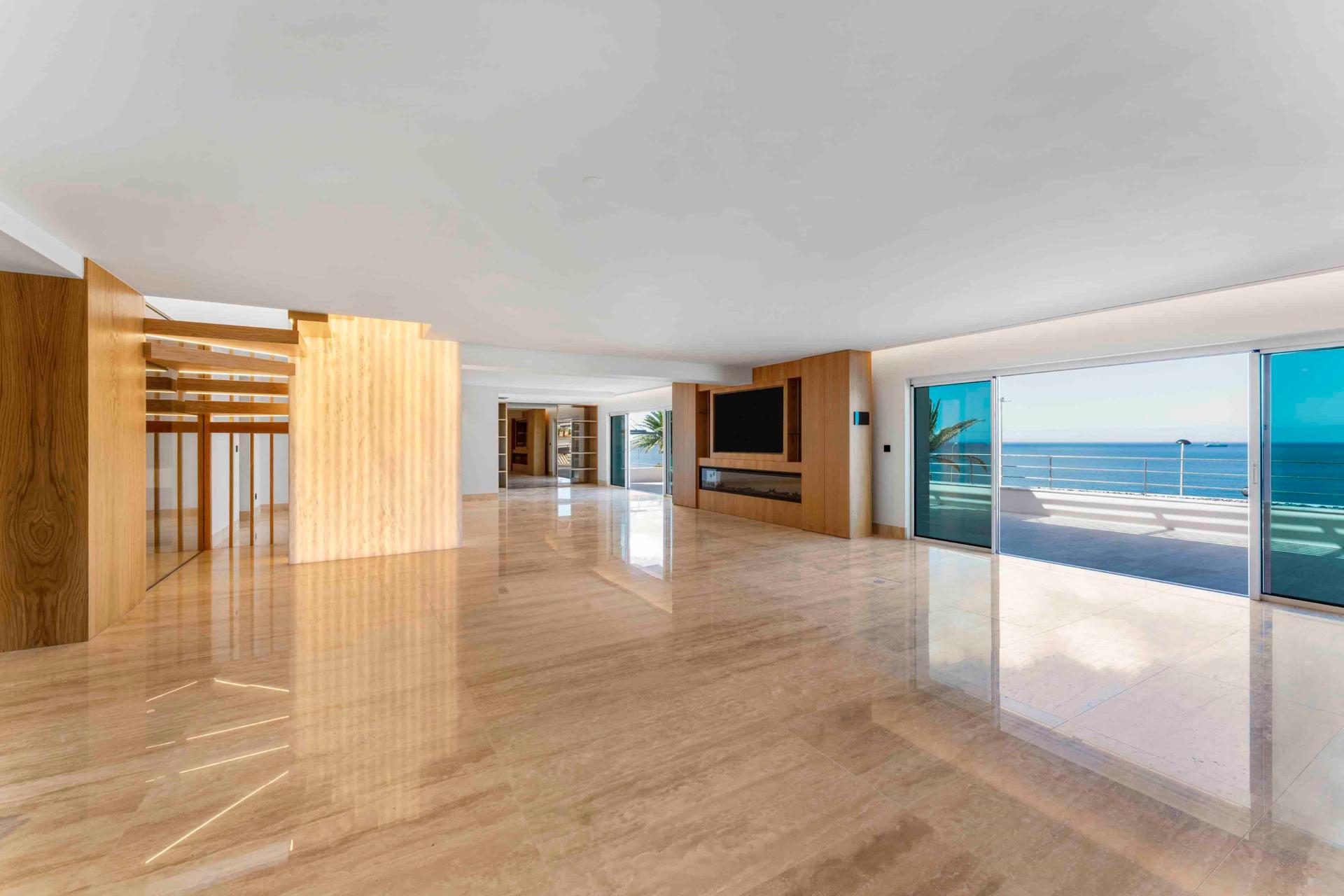 4-Bedroom Penthouse with Sea Views in Cascais — photograph 2