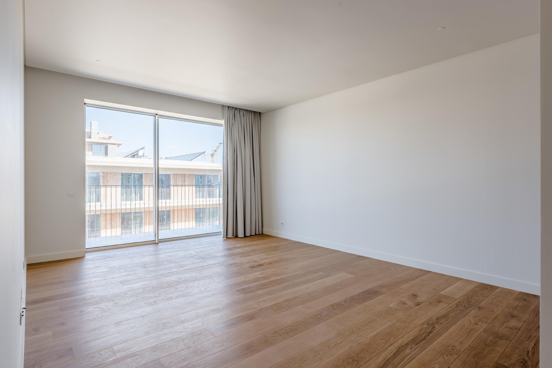 2-Bedroom Apartment at Horizon Ocean Gardens — photograph 2