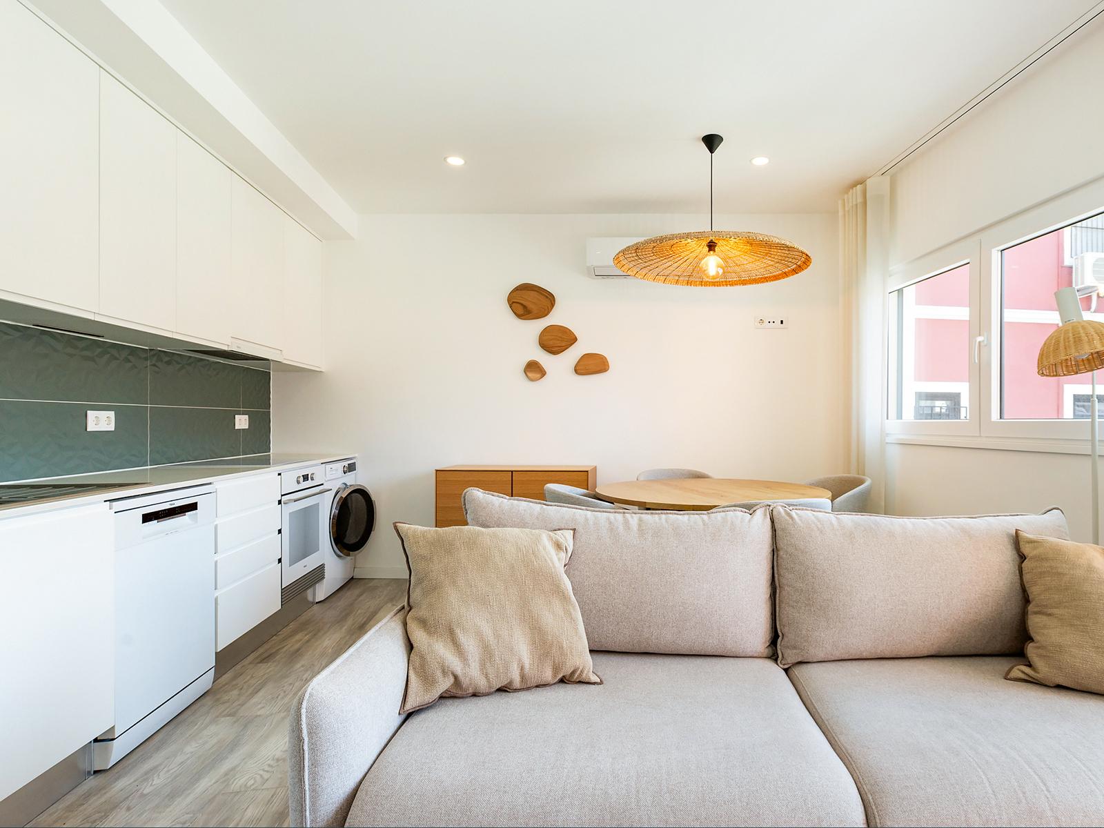 2-Bedroom Apartment with Terrace in Lisboa — photograph 2