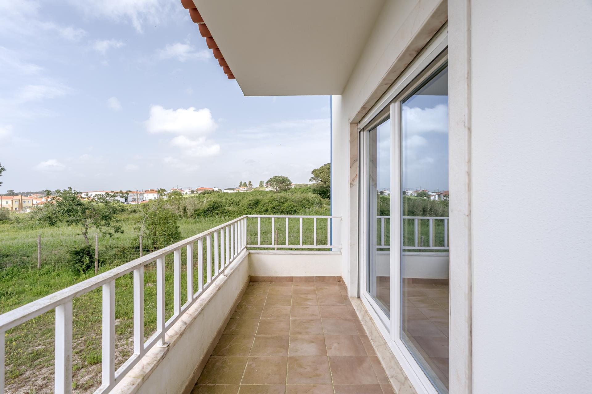 4-Bedroom House in São João das Lampas, Sintra — photograph 2
