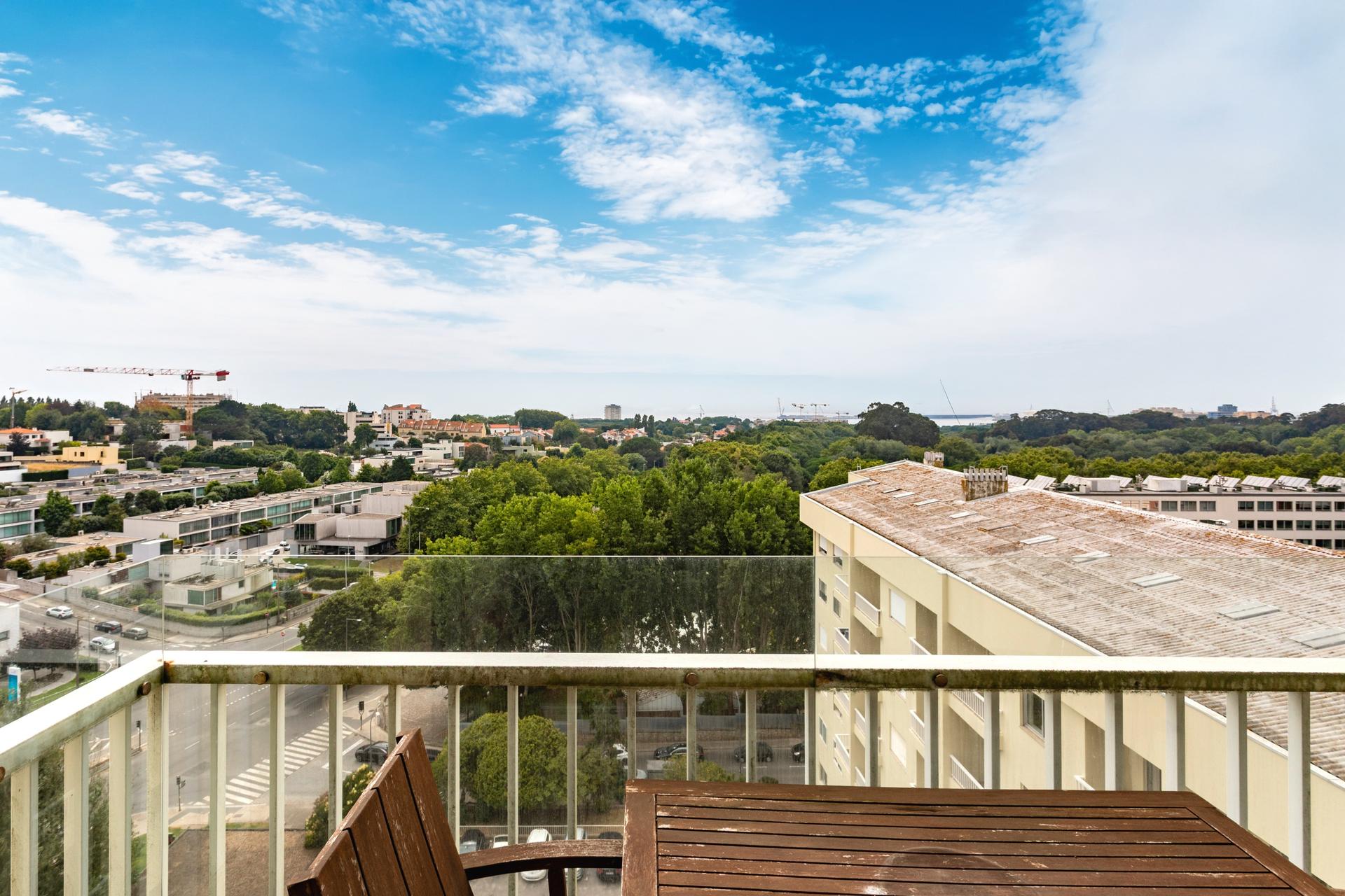 4-Bedroom Apartment in Boavista, Porto — photograph 2