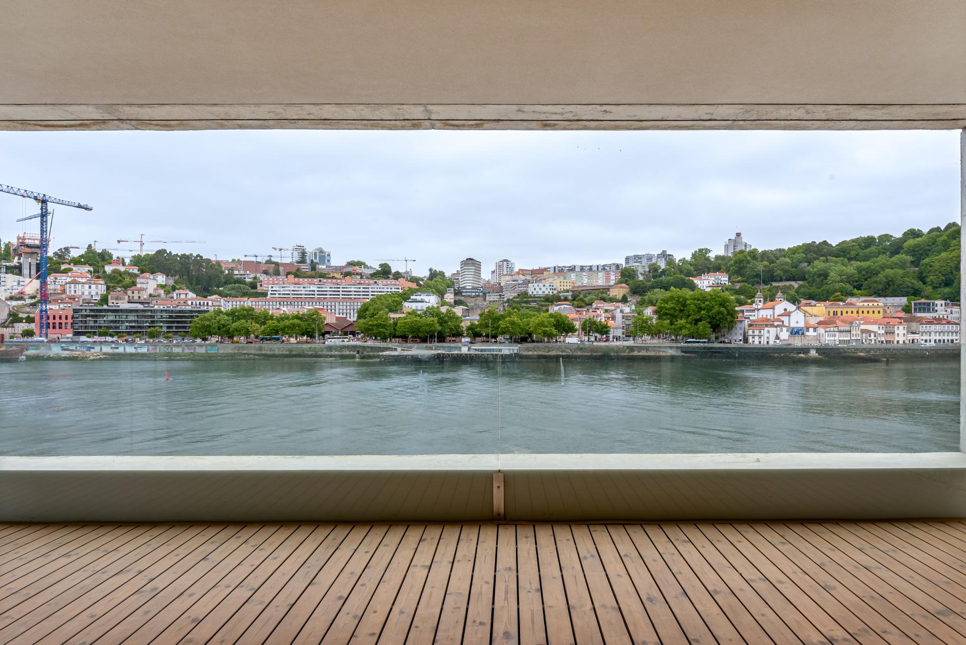 4-Bedroom Apartment in Vila Nova de Gaia — photograph 5