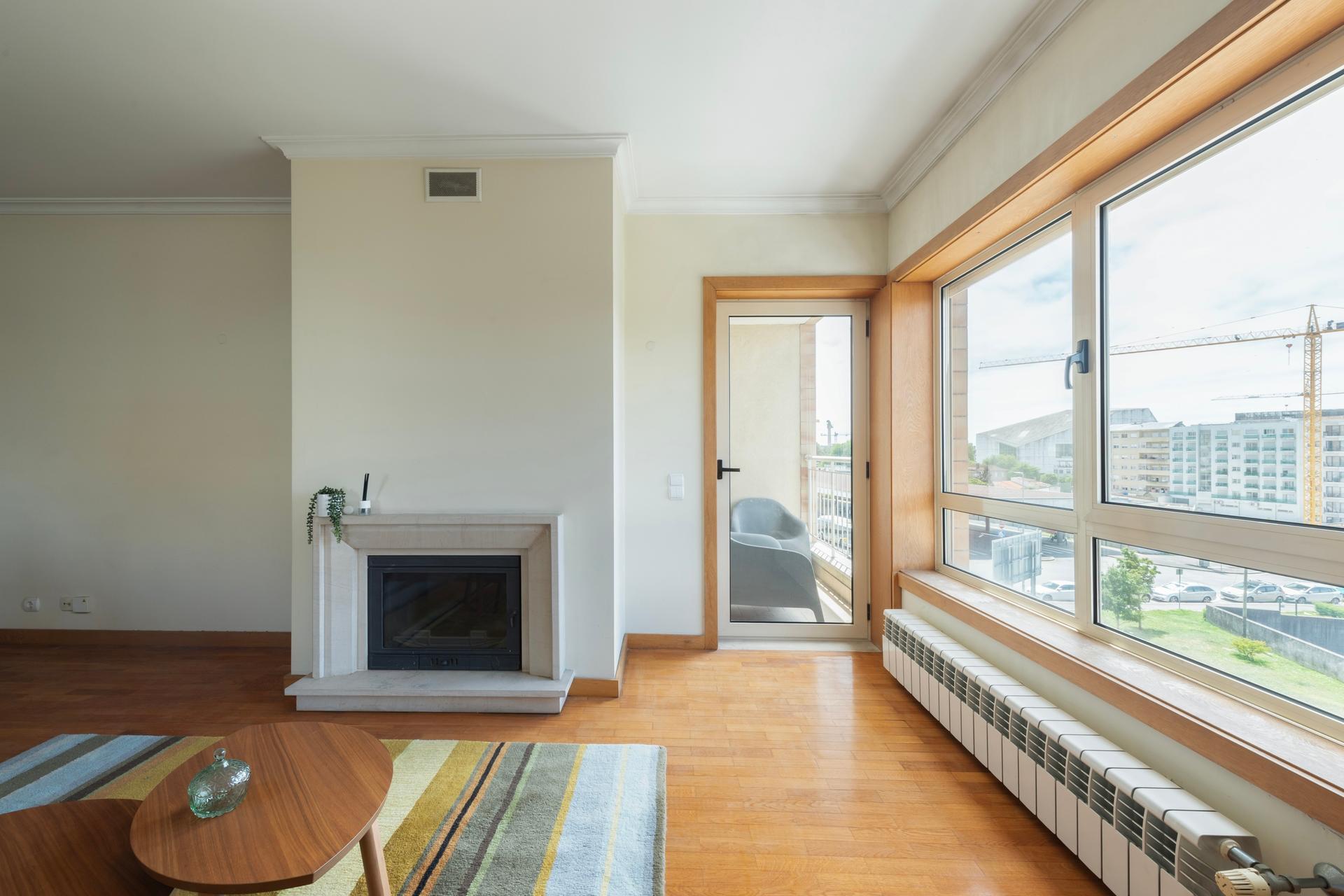 2-Bedroom Apartment in Porto — photograph 3