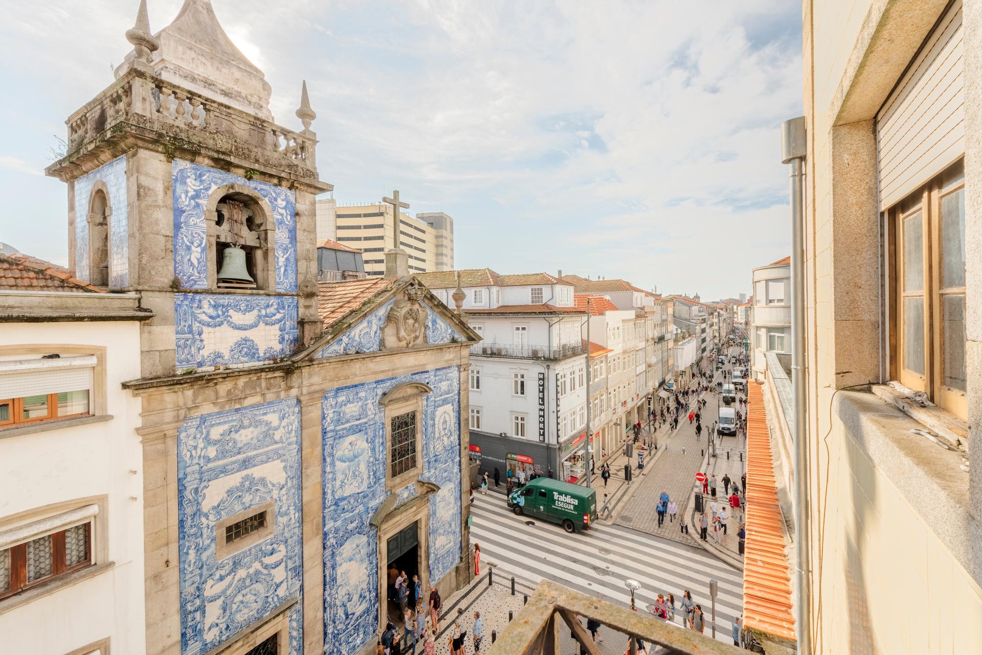 4-Bedroom Apartment in Porto — photograph 2