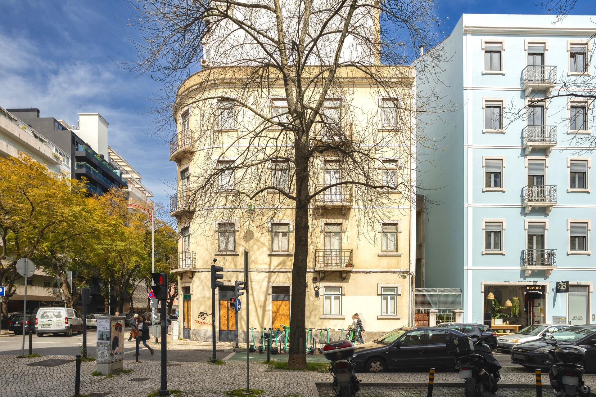 Building in Avenidas Novas, Lisboa — photograph 3
