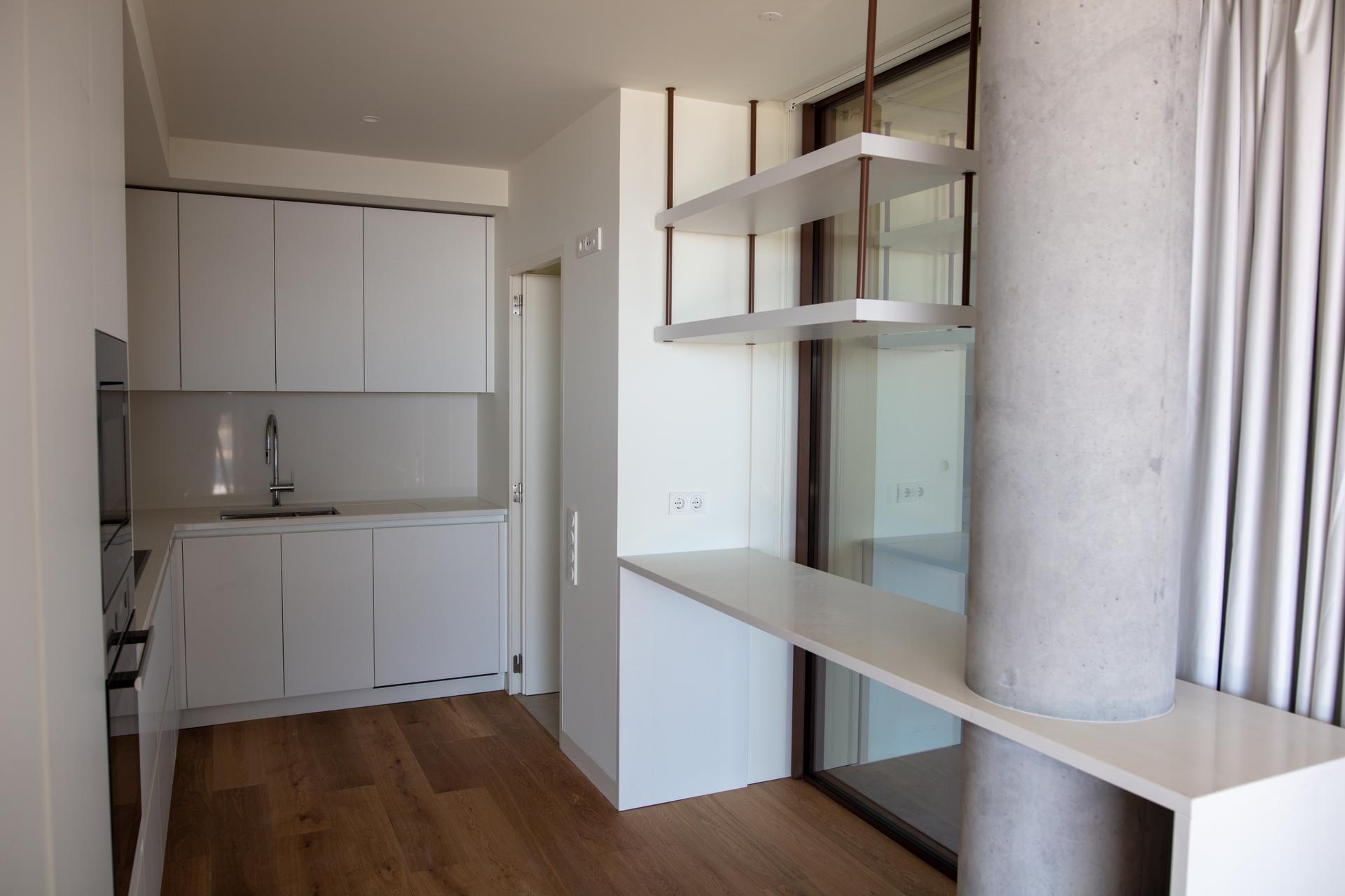 2-Bedroom Apartment with Terrace in Porto — photograph 5