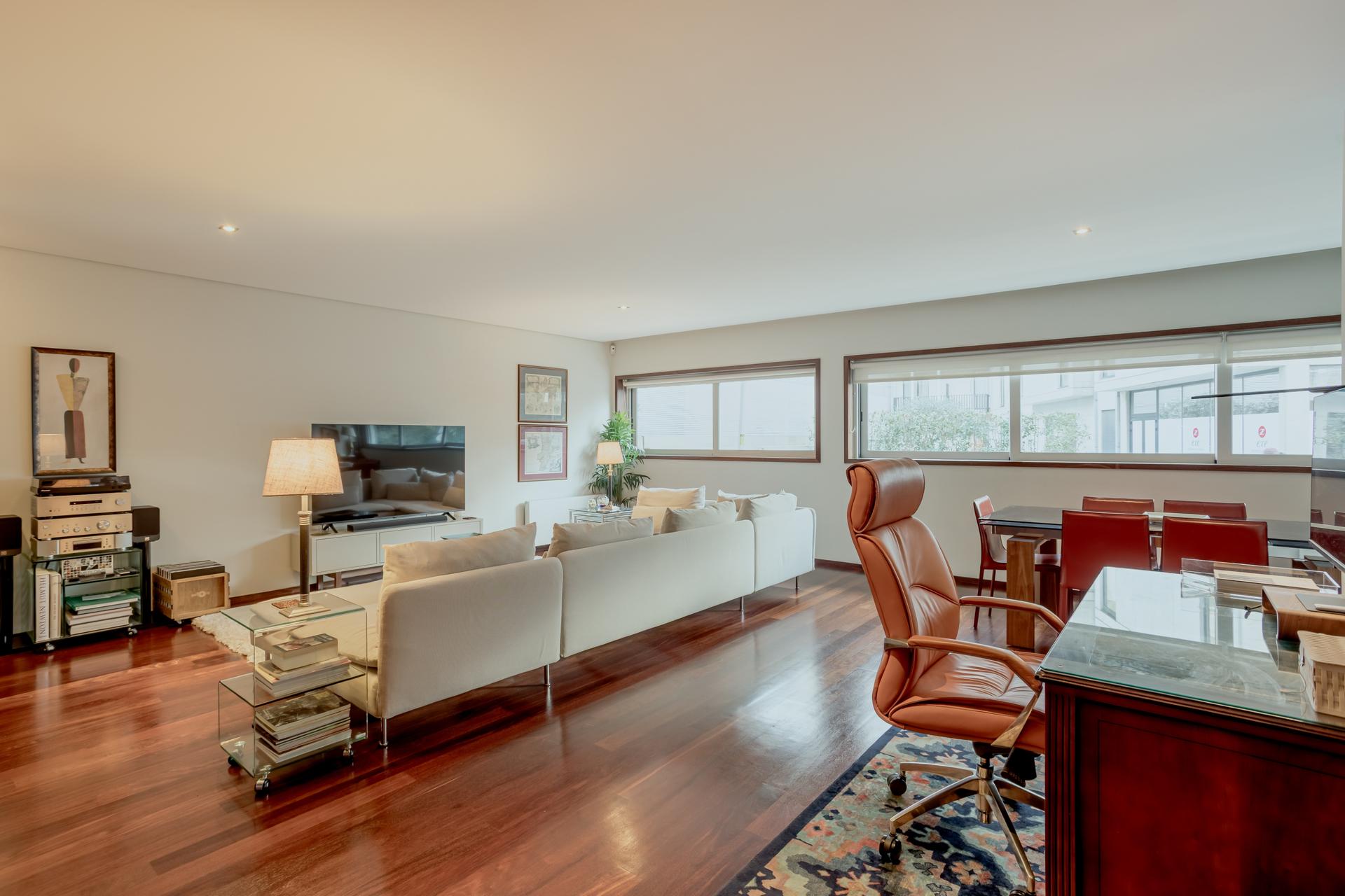 3-Bedroom Apartment in Boavista, Porto — photograph 2