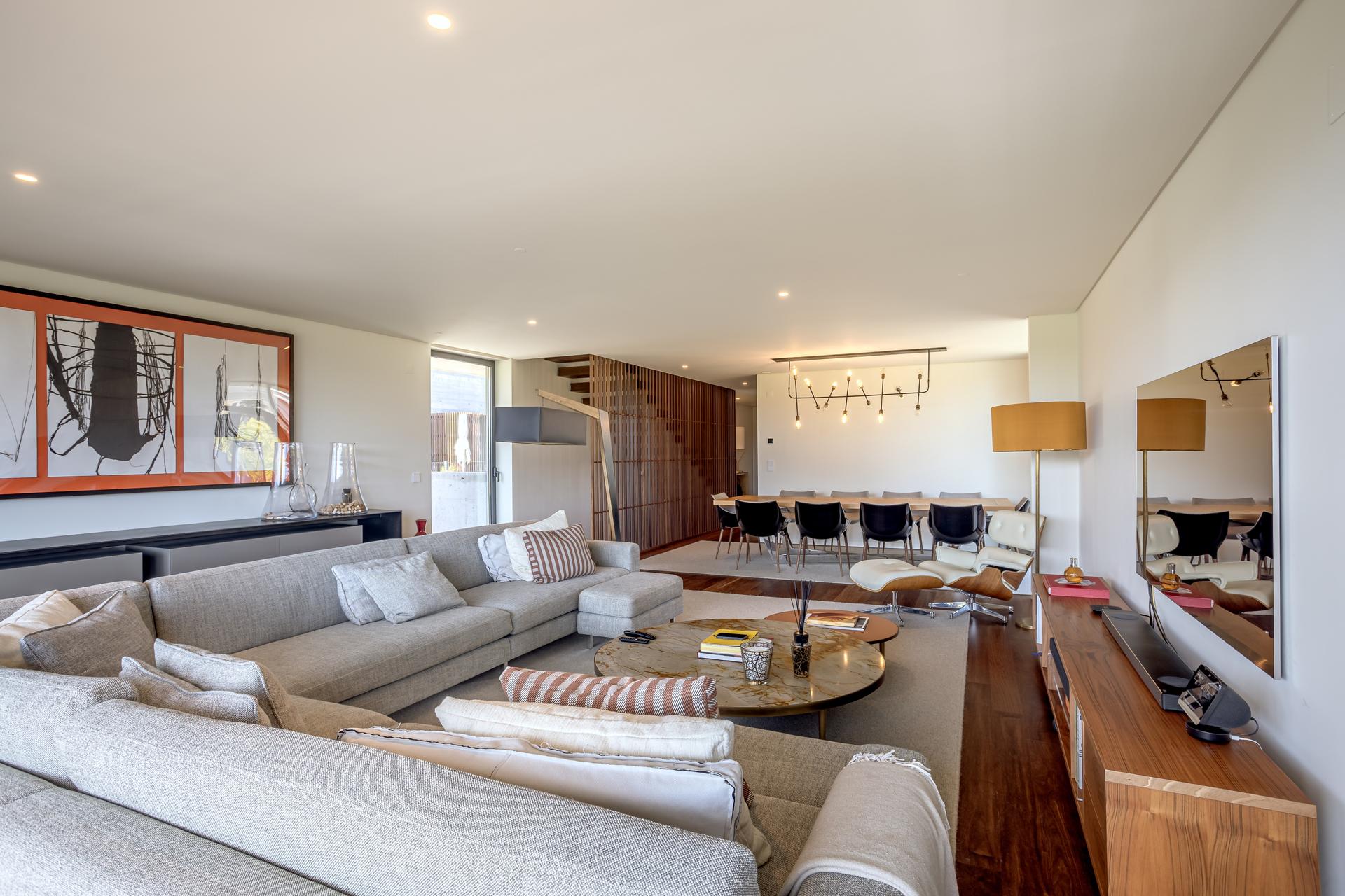 4-Bedroom House with Pool in Cascais — photograph 3