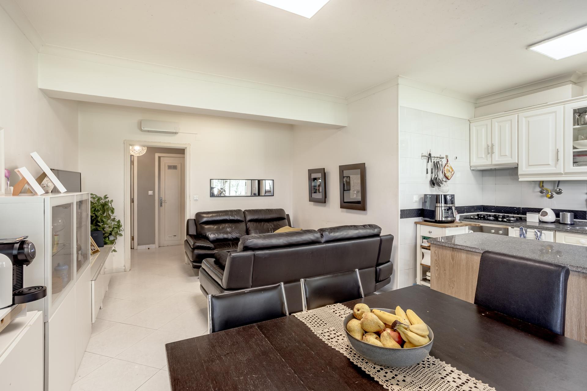 1-Bedroom Apartment in Costa da Caparica, Almada — photograph 3