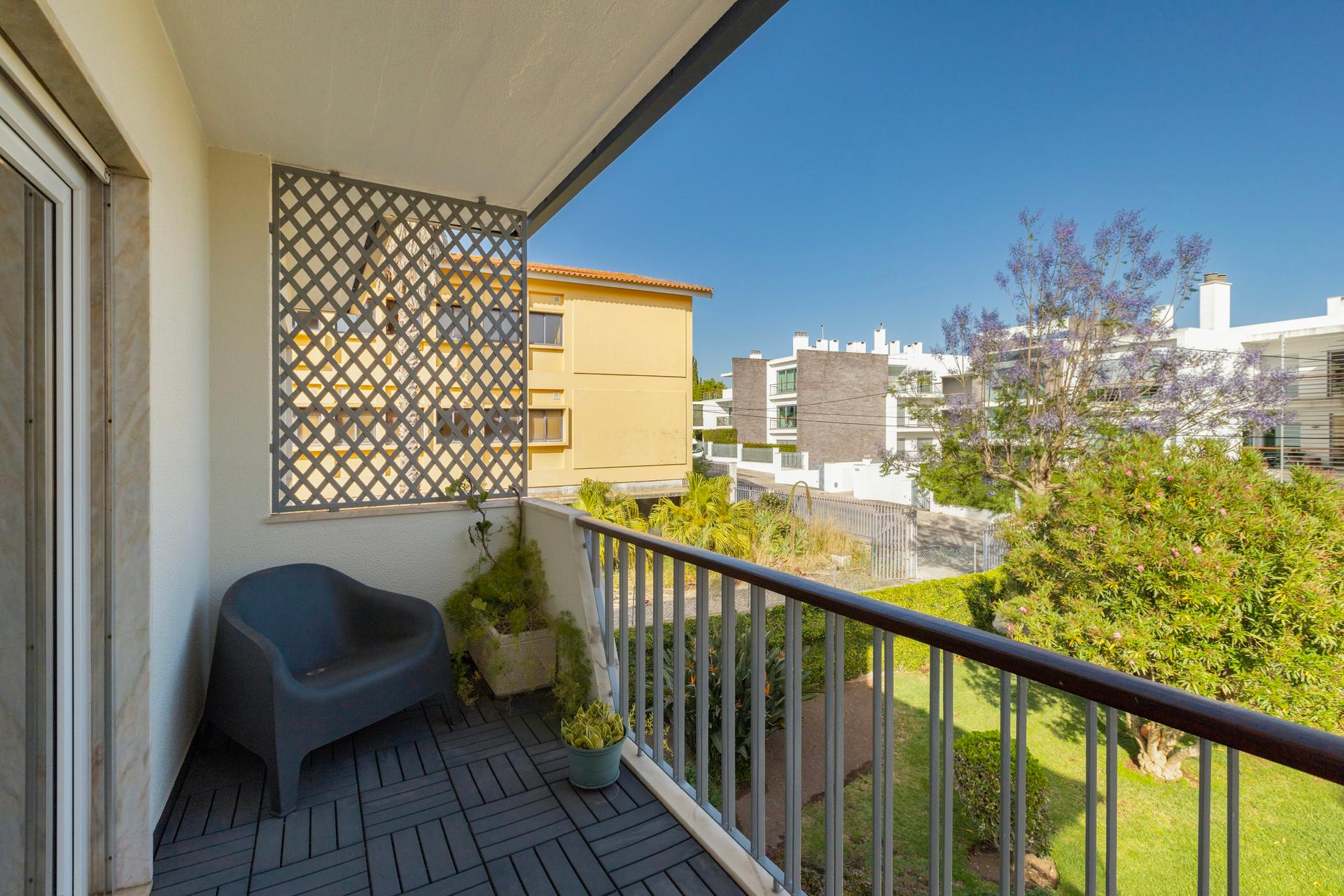 2-Bedroom Apartment in Cascais — photograph 2