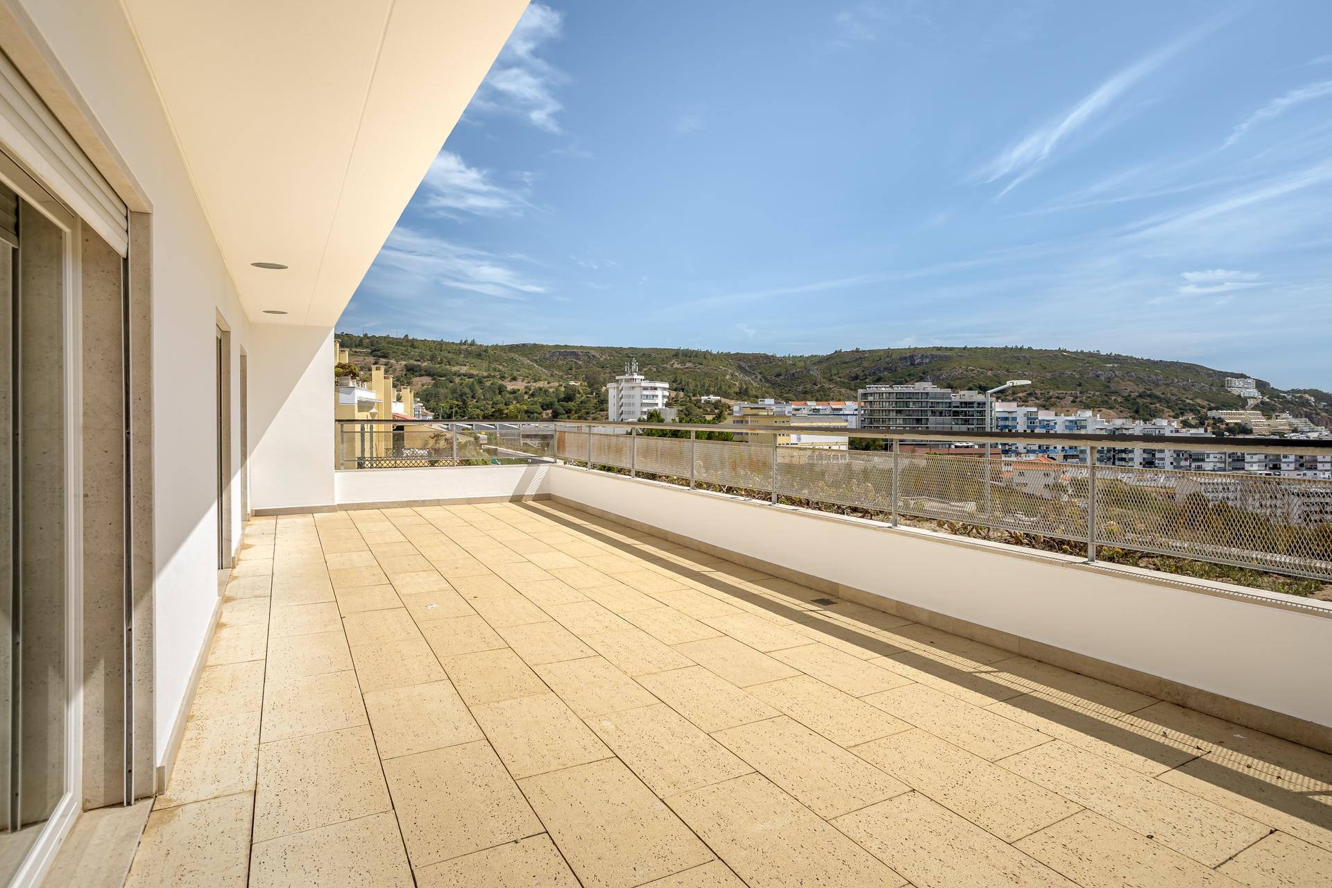 4-Bedroom House in Sesimbra — photograph 4