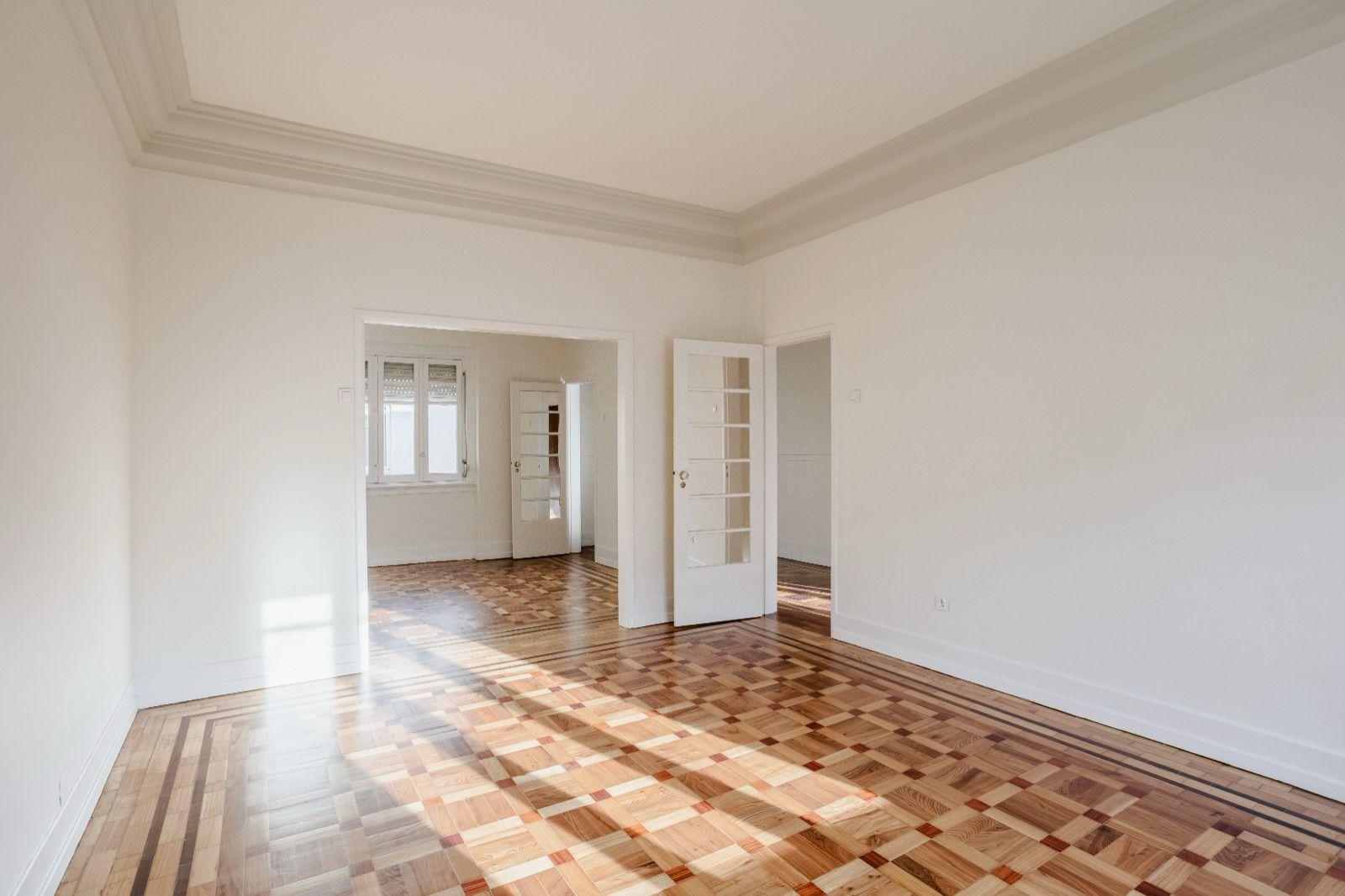 4-Bedroom Apartment in Lisboa — photograph 2