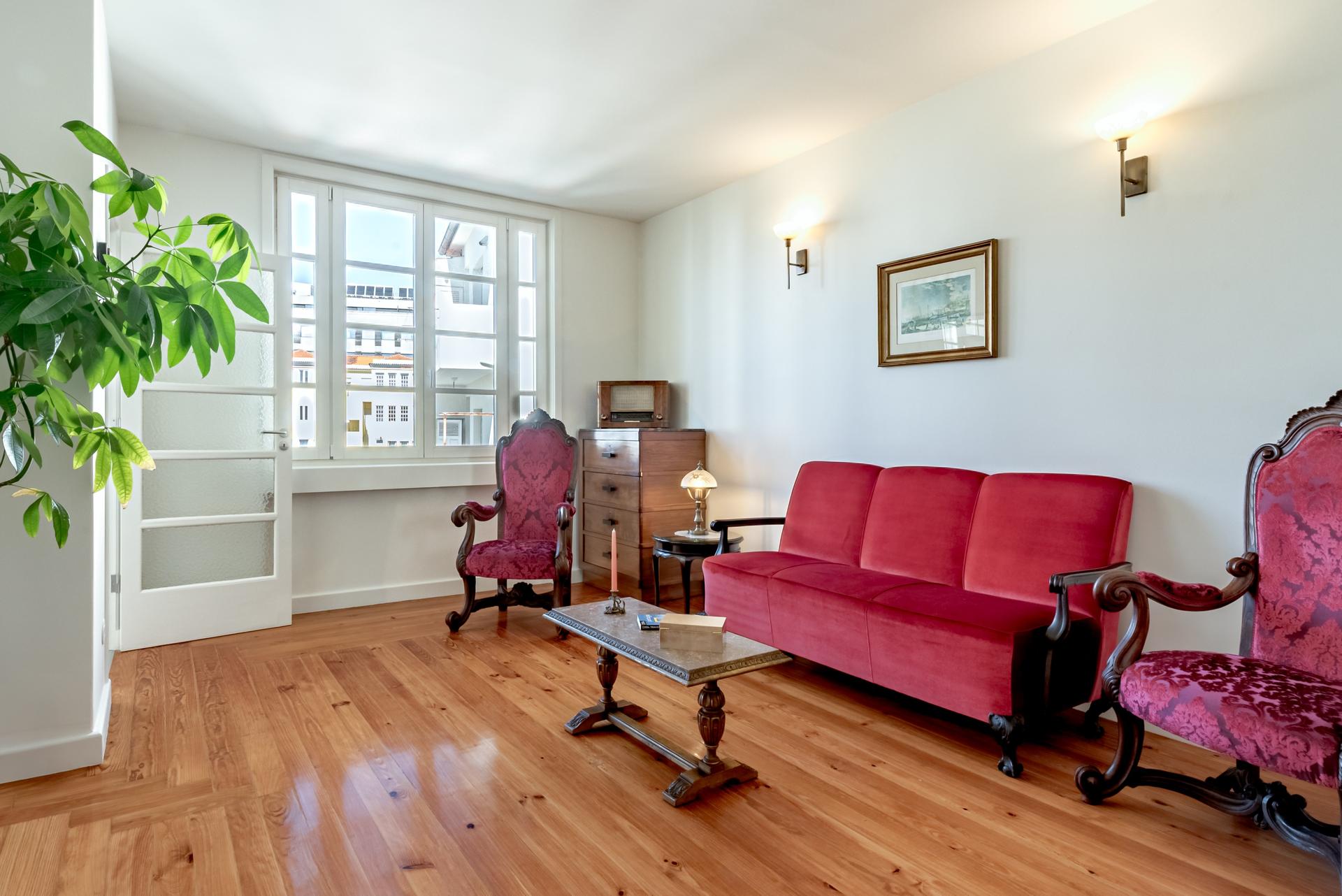 4-Bedroom Apartment in Porto — photograph 3