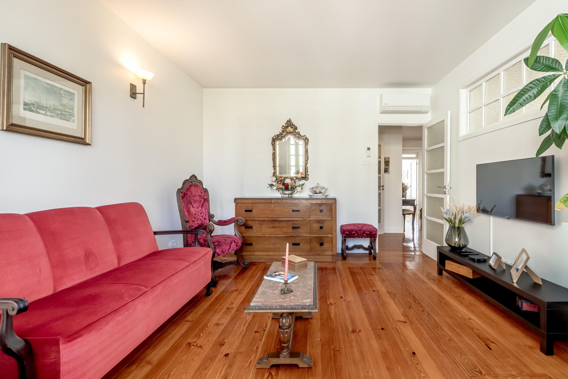 4-Bedroom Apartment in Porto — photograph 4