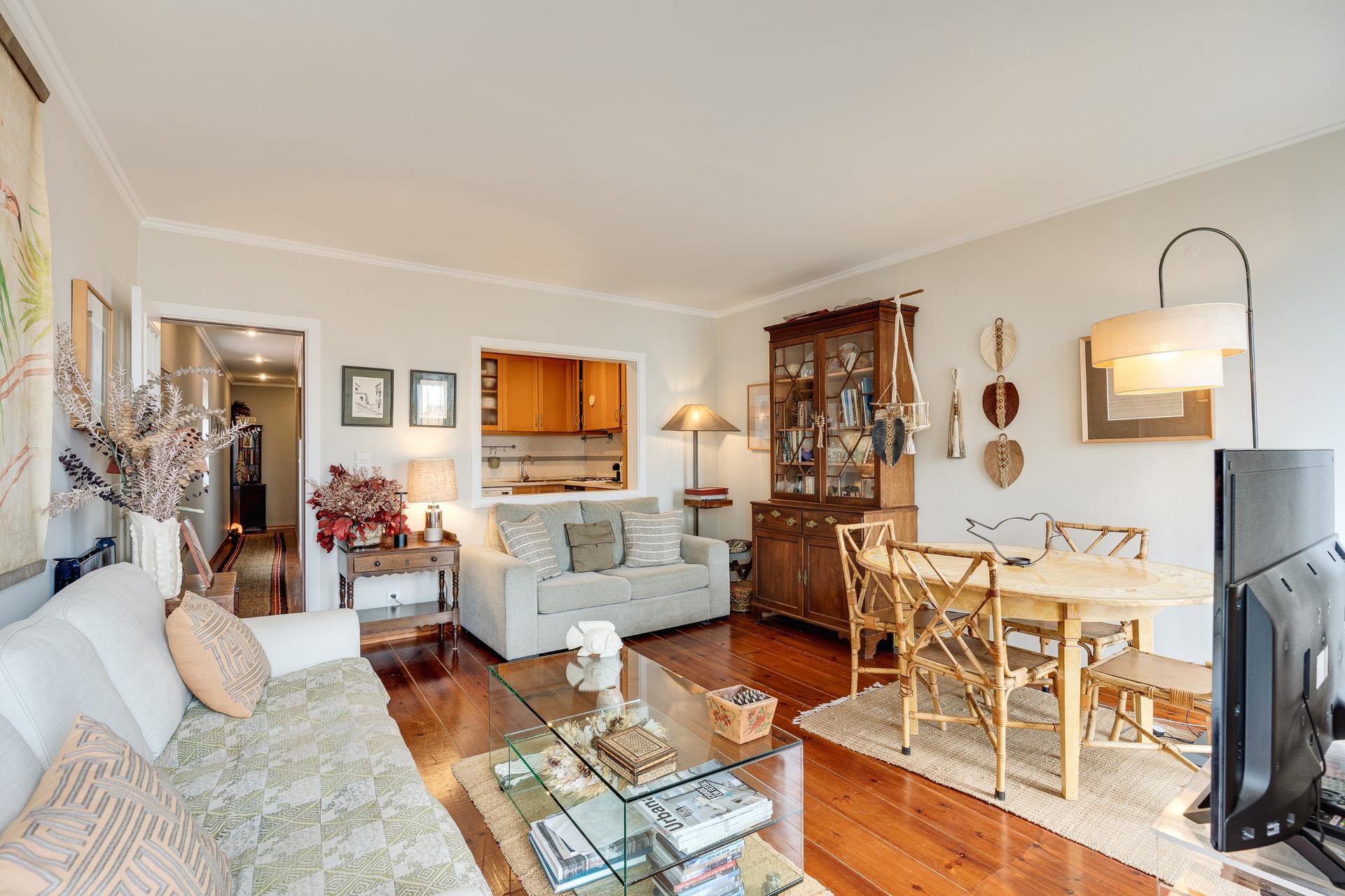 3-Bedroom Apartment in Madragoa, Lisboa — photograph 5