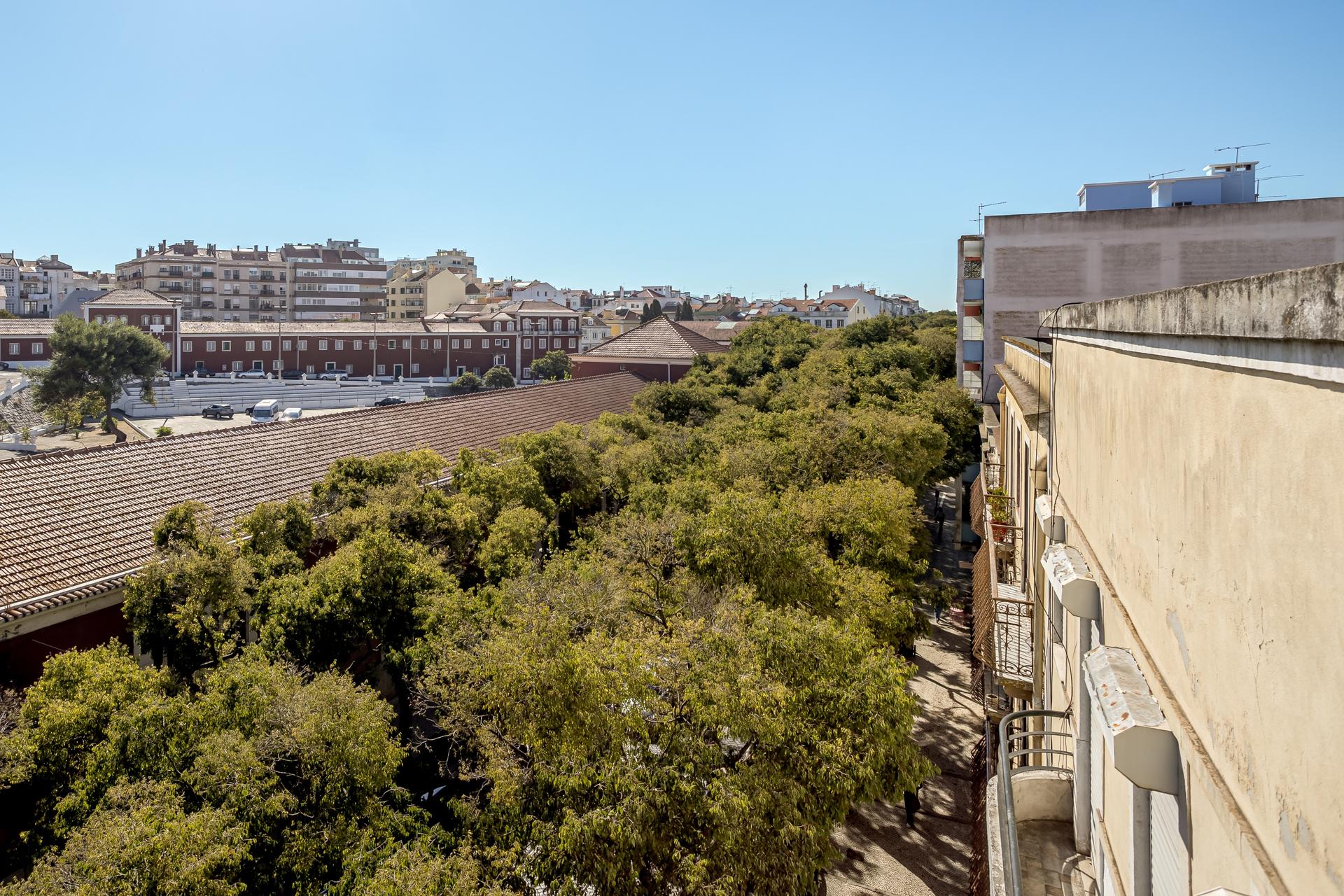 2-Bedroom Apartment with Pool in Campo de Ourique, Lisboa — photograph 5