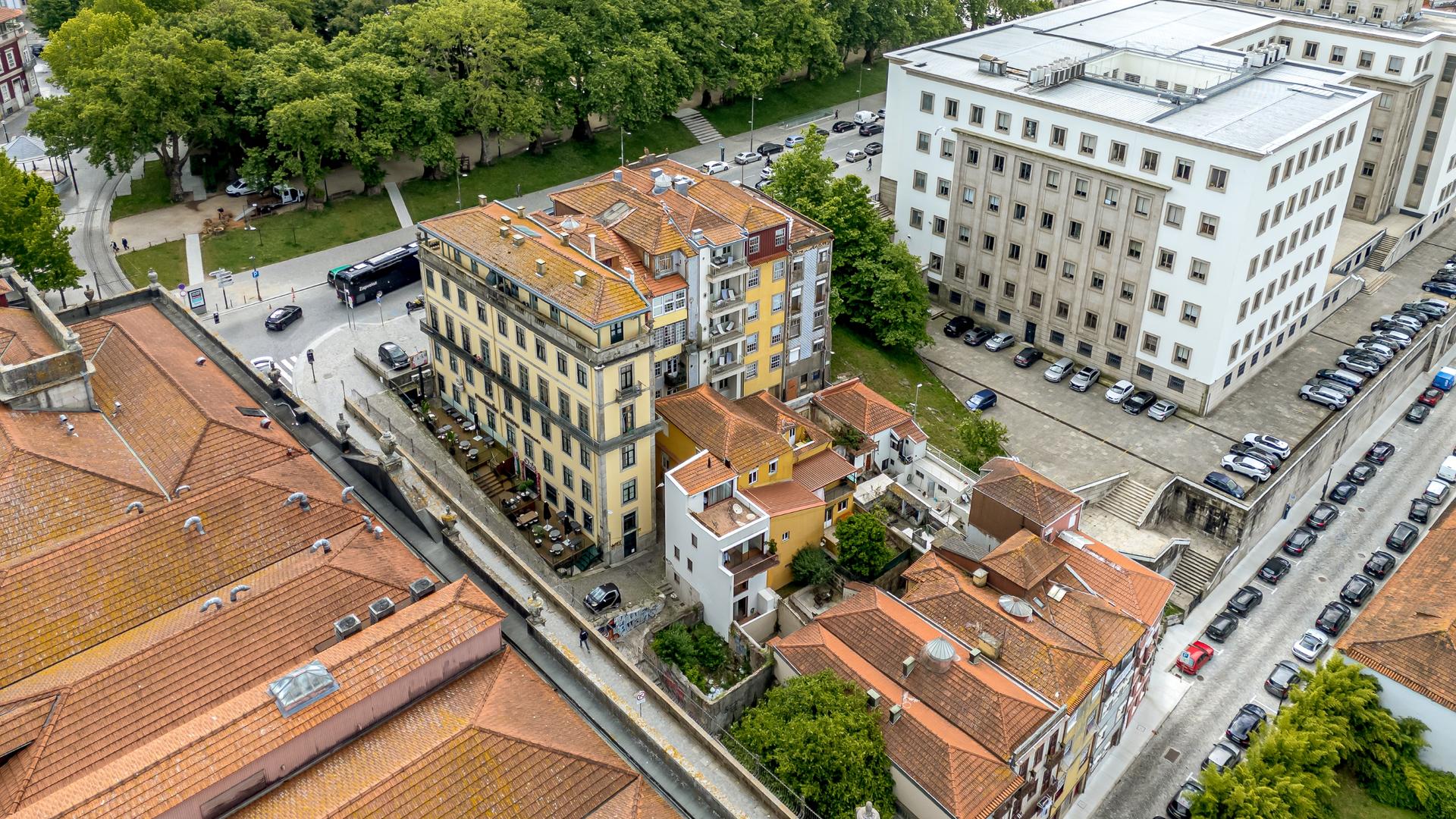 Building in Porto — photograph 5