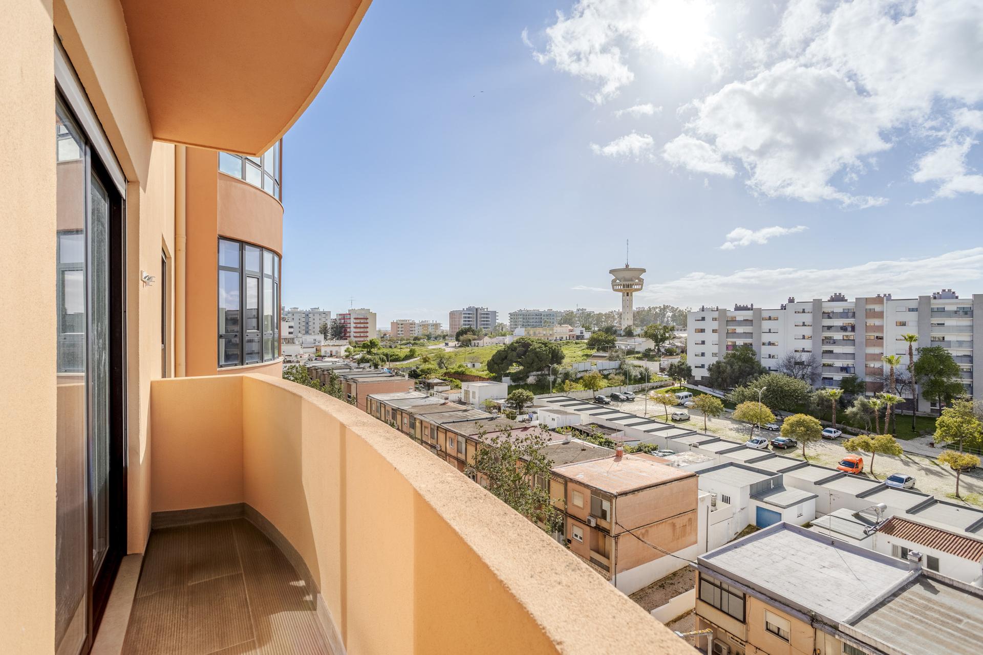 5-Bedroom Apartment in Faro — photograph 4
