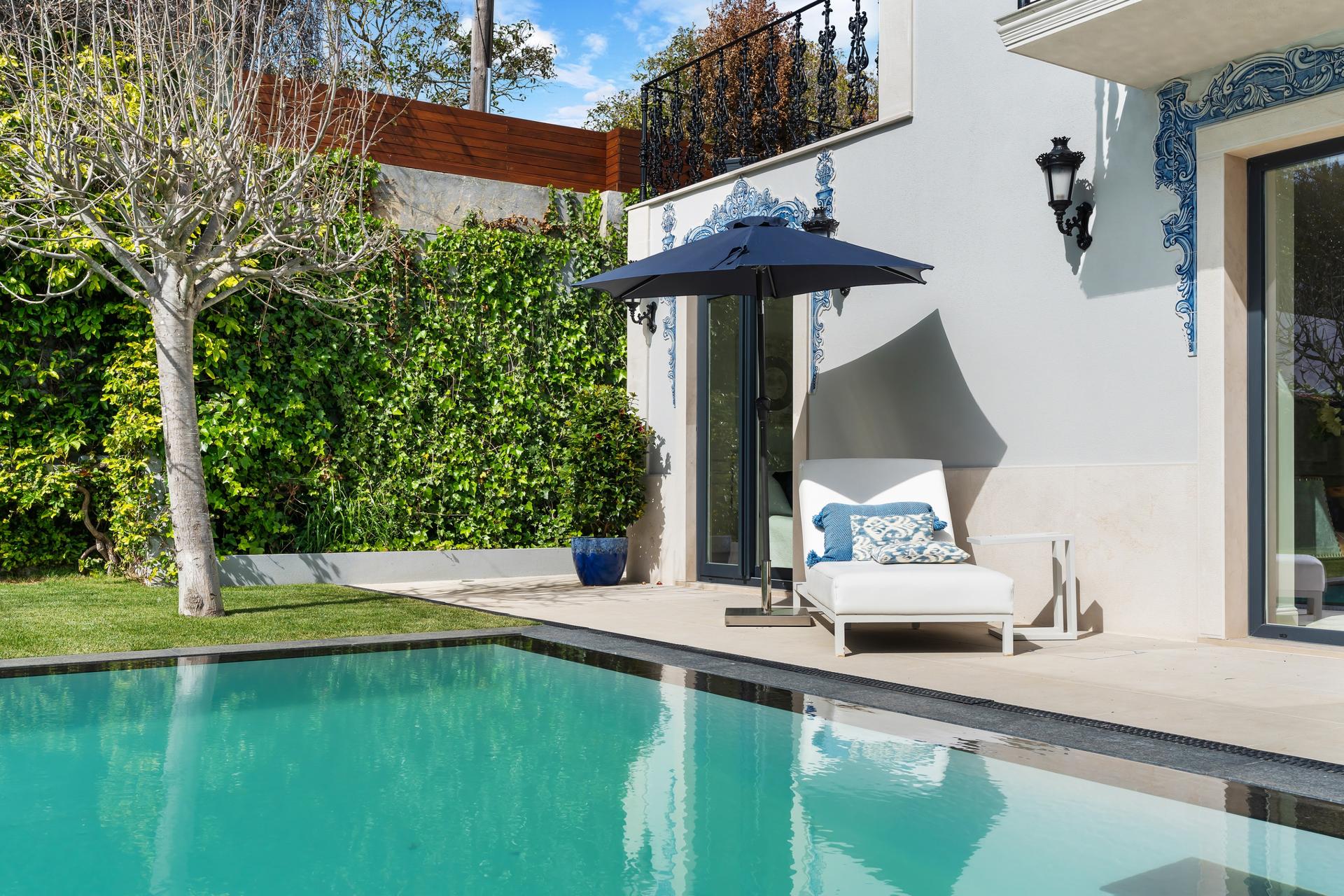 4-Bedroom House with Pool in Cascais — photograph 3