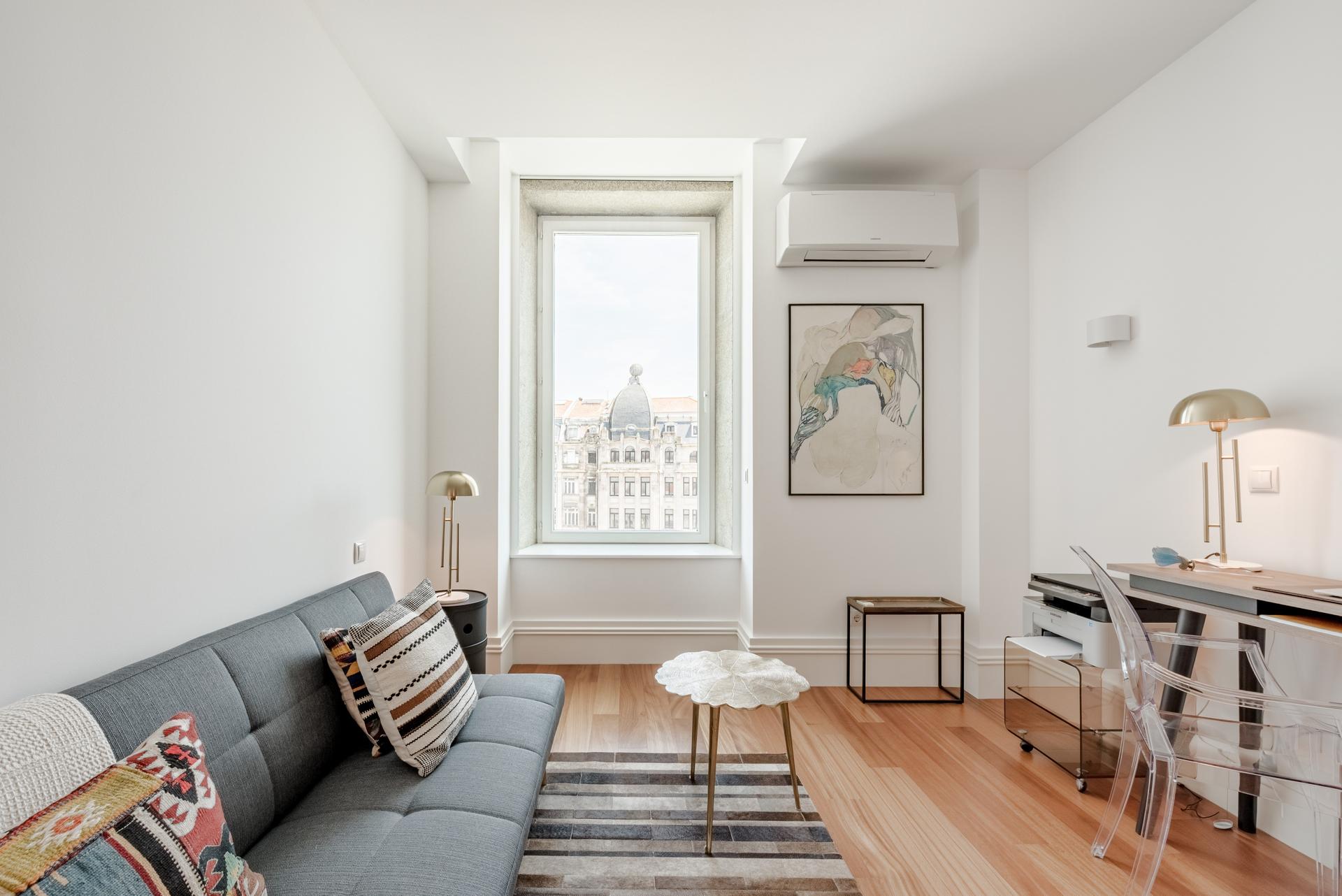 3-Bedroom Apartment with Terrace in Porto — photograph 4
