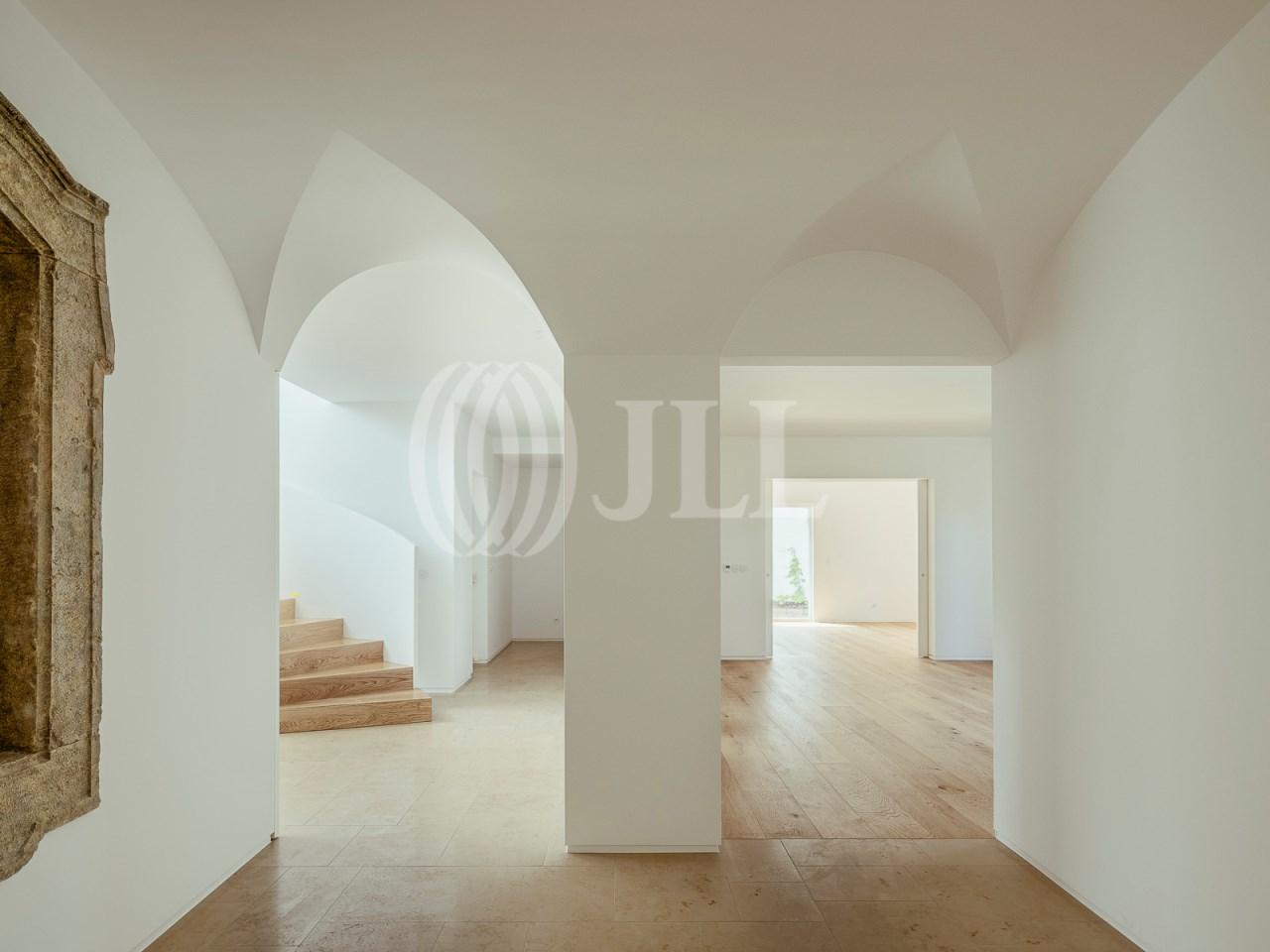 4-Bedroom House with Pool in Cascais — photograph 4