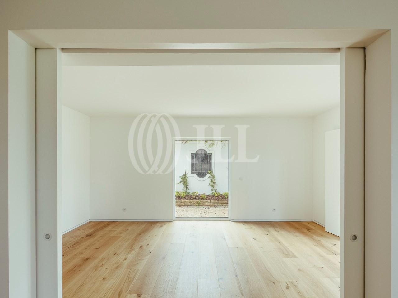 4-Bedroom House with Pool in Cascais — photograph 3