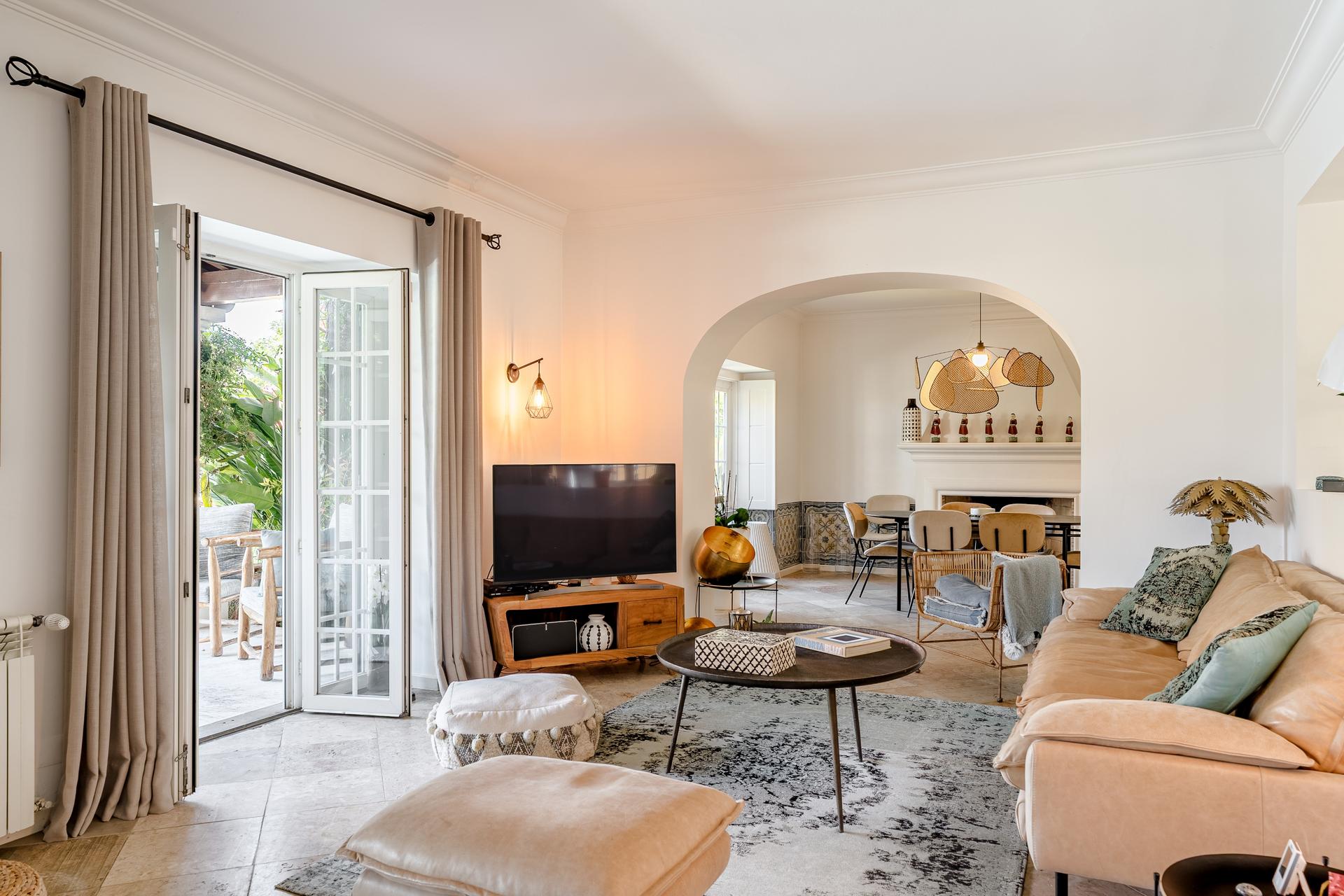 7-Bedroom House in Cascais — photograph 3
