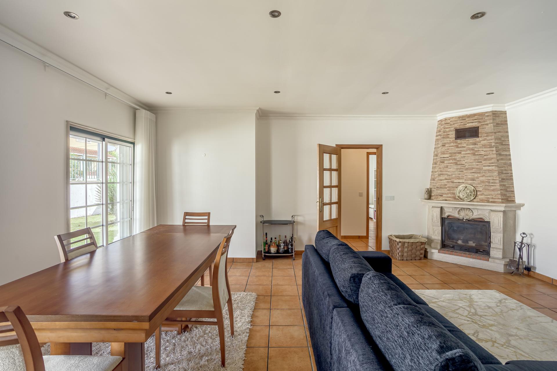4-Bedroom House in Adão Lobo, Cadaval — photograph 3