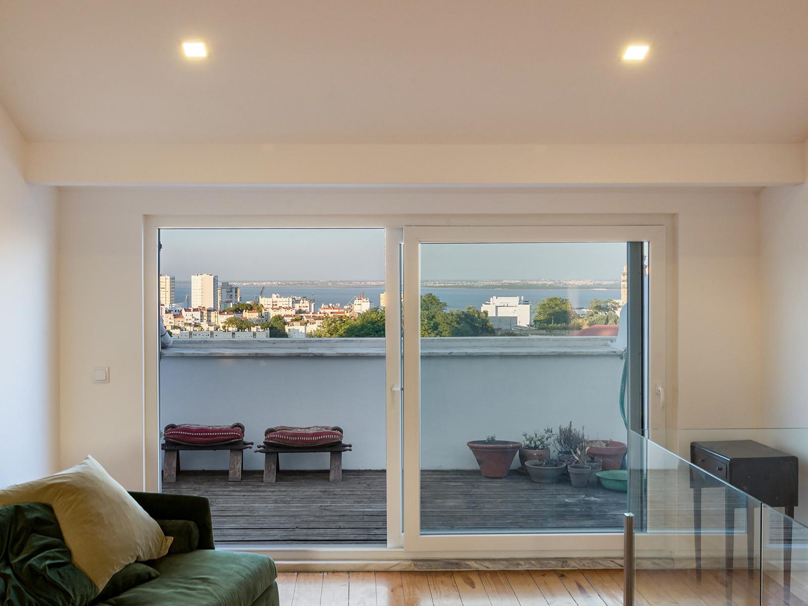2-Bedroom Duplex with River Views in Lisboa — photograph 4